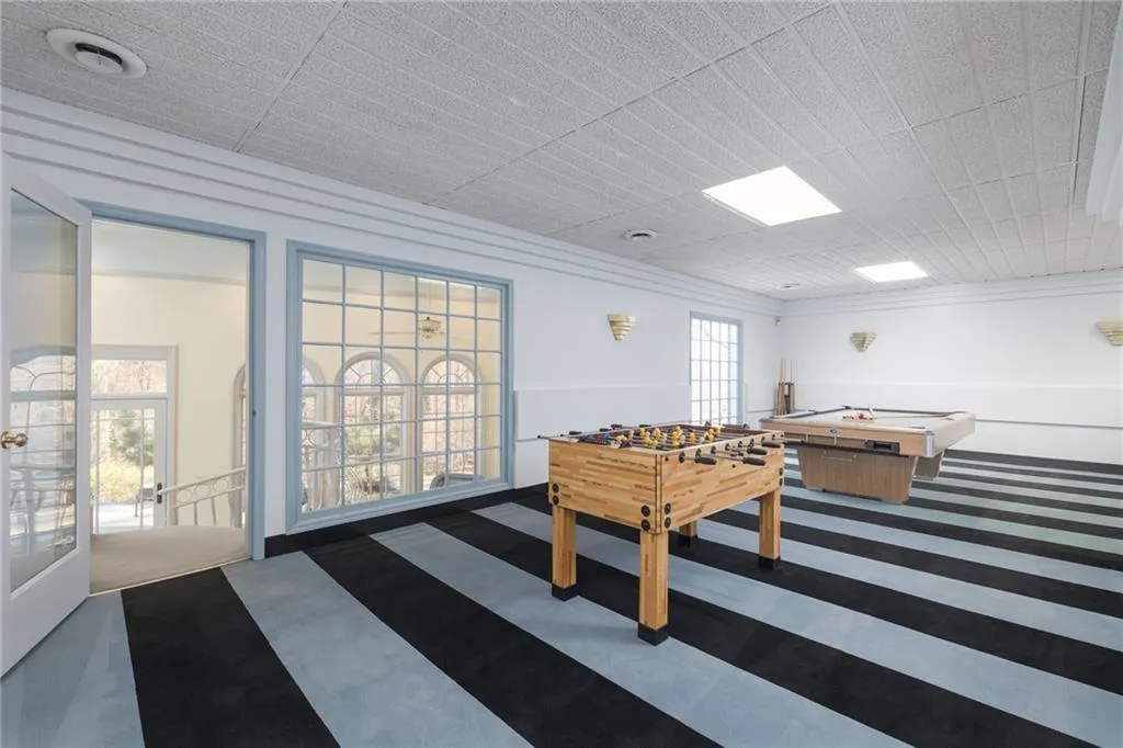 605 Cambridge Way, Sandy Springs, Georgia 30328, 5 Bedrooms Bedrooms, ,5 BathroomsBathrooms,Residential,Sold,605 Cambridge Way,7001333