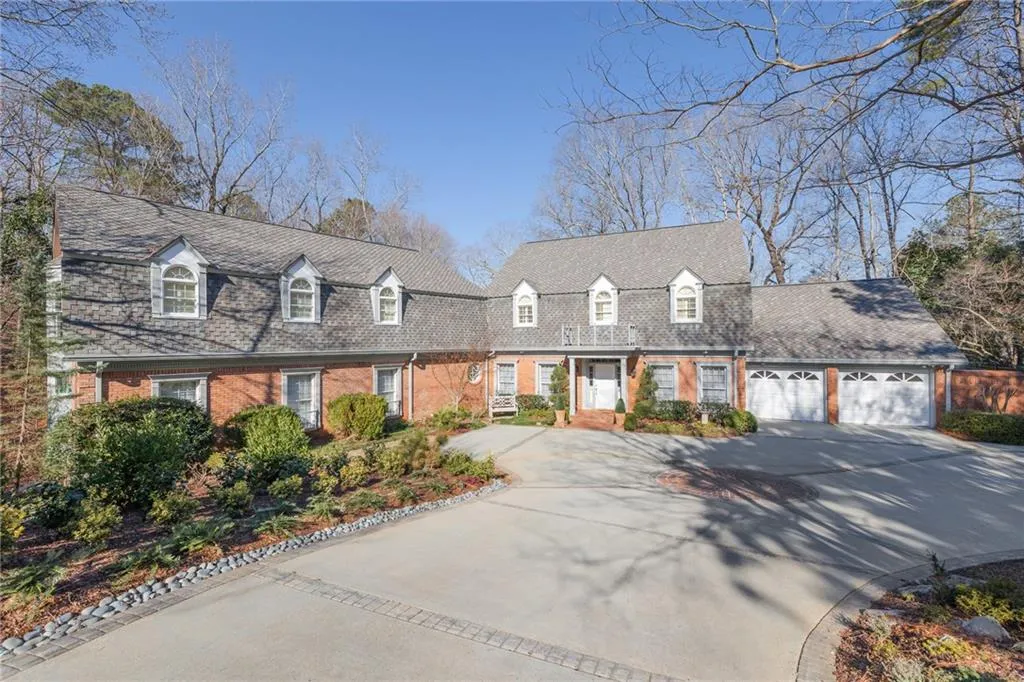 605 Cambridge Way, Sandy Springs, Georgia 30328, 5 Bedrooms Bedrooms, ,5 BathroomsBathrooms,Residential,Sold,605 Cambridge Way,7001333