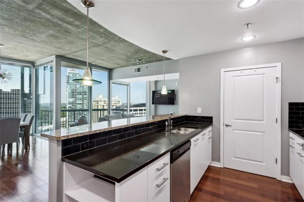 3324 Peachtree Road, Atlanta, Georgia 30326, 2 Bedrooms Bedrooms, ,2 BathroomsBathrooms,Residential,For Sale,3324 Peachtree Road,7628232