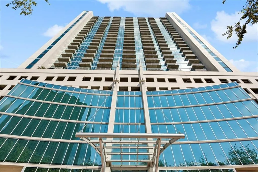 3324 Peachtree Road, Atlanta, Georgia 30326, 2 Bedrooms Bedrooms, ,2 BathroomsBathrooms,Residential,For Sale,3324 Peachtree Road,7628232