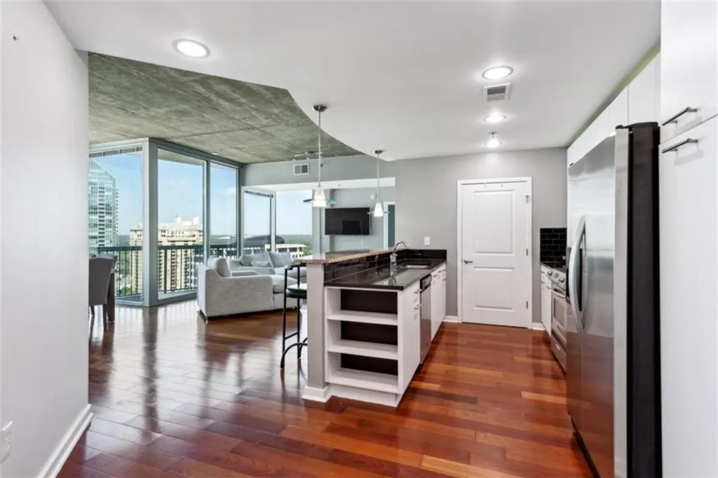 3324 Peachtree Road, Atlanta, Georgia 30326, 2 Bedrooms Bedrooms, ,2 BathroomsBathrooms,Residential,For Sale,3324 Peachtree Road,7628232