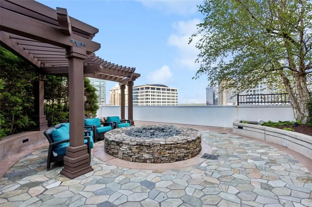 3324 Peachtree Road, Atlanta, Georgia 30326, 2 Bedrooms Bedrooms, ,2 BathroomsBathrooms,Residential,For Sale,3324 Peachtree Road,7628232