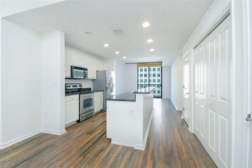 3040 Peachtree Road Unit 802, Atlanta, Georgia 30305, 1 Bedroom Bedrooms, ,1 BathroomBathrooms,Residential,Sold,3040 Peachtree Road Unit 802,7511620