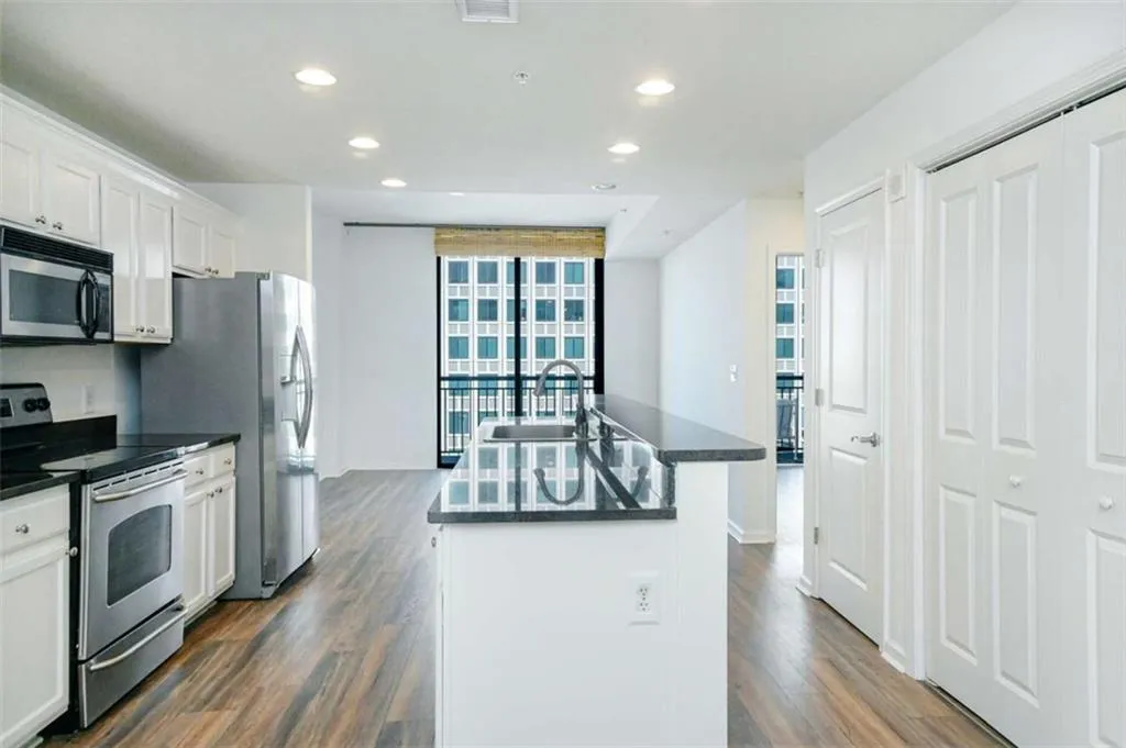 3040 Peachtree Road Unit 802, Atlanta, Georgia 30305, 1 Bedroom Bedrooms, ,1 BathroomBathrooms,Residential,Sold,3040 Peachtree Road Unit 802,7511620
