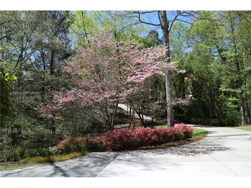 5445 N Powers Ferry Road, Atlanta, Georgia 30327, 5 Bedrooms Bedrooms, ,5 BathroomsBathrooms,Residential,Sold,5445 N Powers Ferry Road,5955798