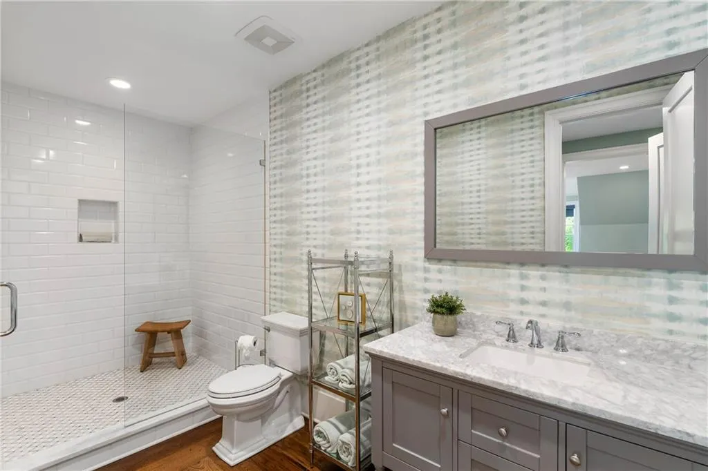 Secondary bathroom