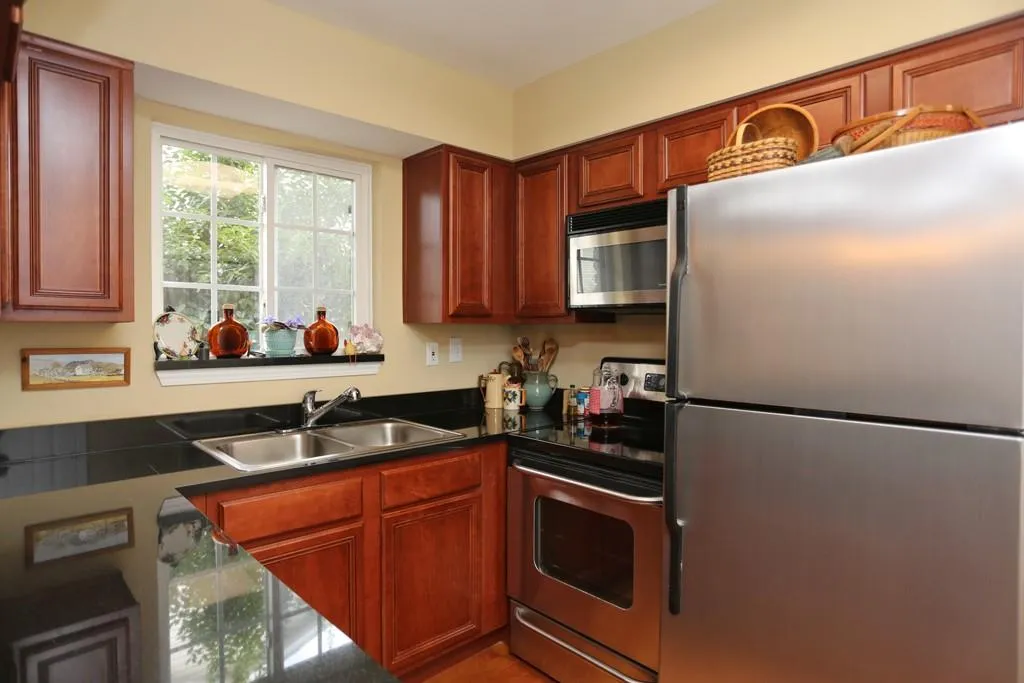 6940 Roswell Road Unit 18e, Atlanta, Georgia 30328, 1 Bedroom Bedrooms, ,1 BathroomBathrooms,Residential,Sold,6940 Roswell Road Unit 18e,5661034
