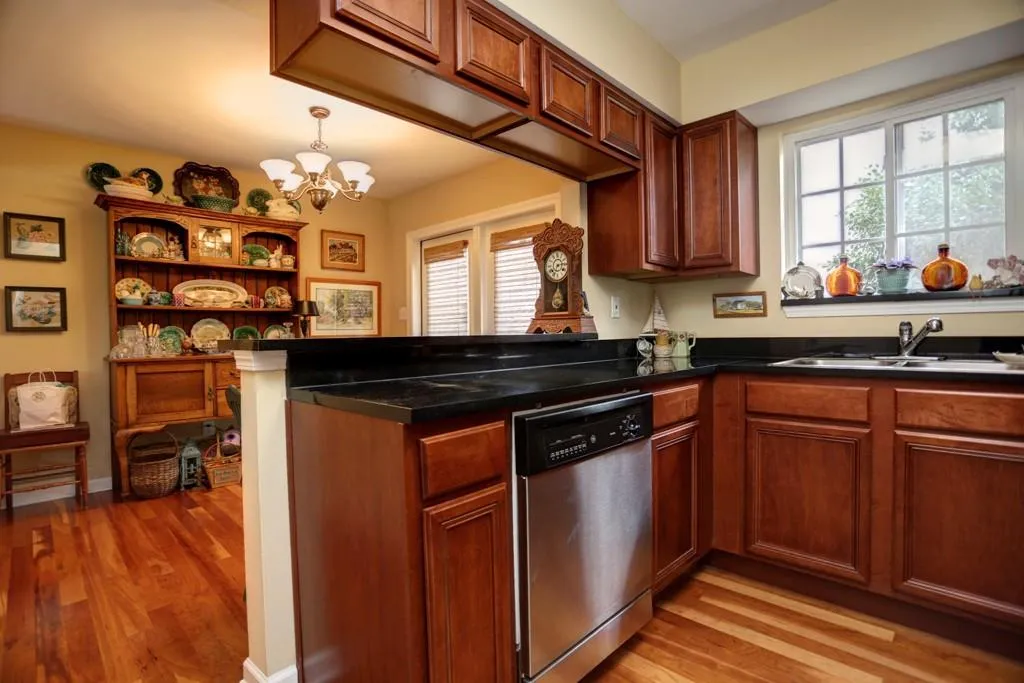 6940 Roswell Road Unit 18e, Atlanta, Georgia 30328, 1 Bedroom Bedrooms, ,1 BathroomBathrooms,Residential,Sold,6940 Roswell Road Unit 18e,5661034