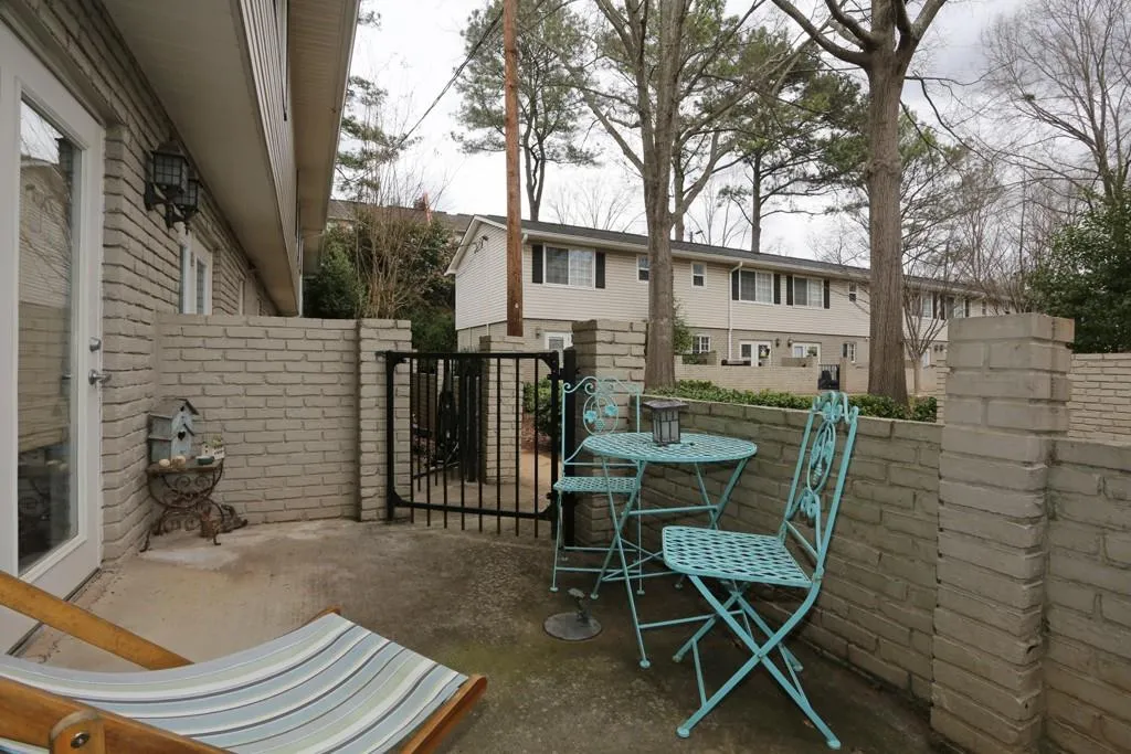 6940 Roswell Road Unit 18e, Atlanta, Georgia 30328, 1 Bedroom Bedrooms, ,1 BathroomBathrooms,Residential,Sold,6940 Roswell Road Unit 18e,5661034