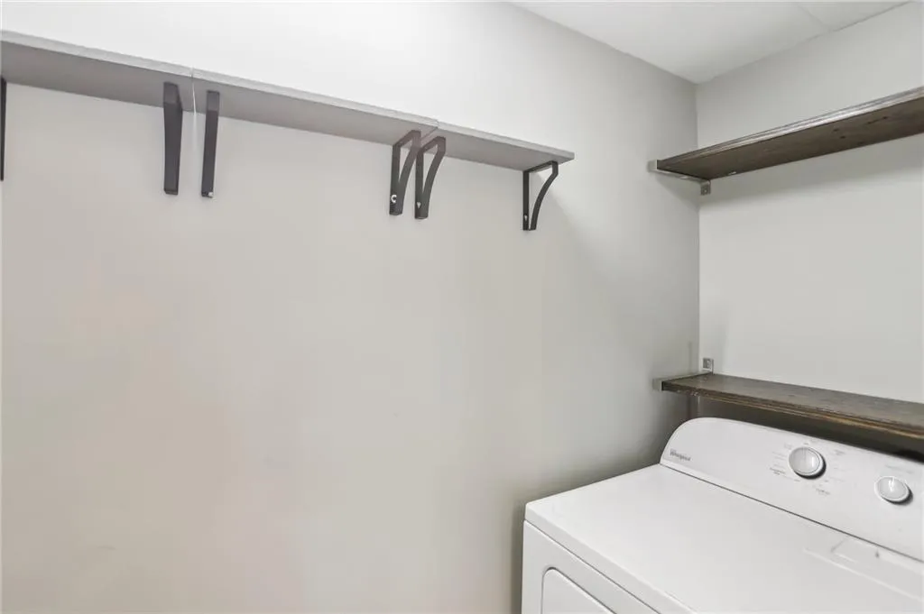 Laundry room with washer / clothes dryer