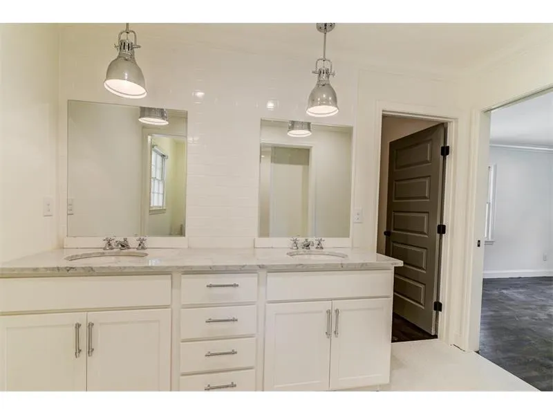 515 Old Creek Road, Sandy Springs, Georgia 30342, 3 Bedrooms Bedrooms, ,2 BathroomsBathrooms,Residential,Sold,515 Old Creek Road,5870230