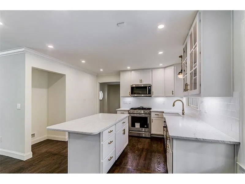 515 Old Creek Road, Sandy Springs, Georgia 30342, 3 Bedrooms Bedrooms, ,2 BathroomsBathrooms,Residential,Sold,515 Old Creek Road,5870230