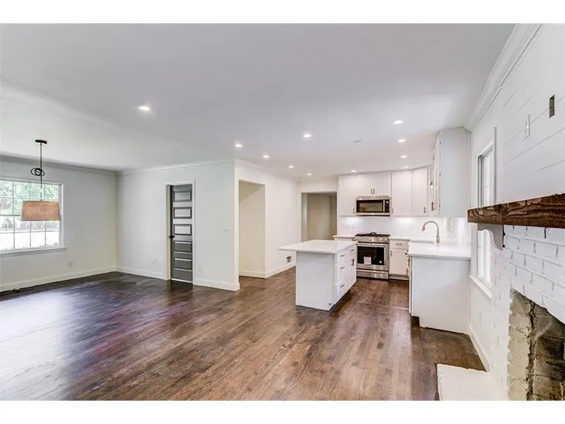 515 Old Creek Road, Sandy Springs, Georgia 30342, 3 Bedrooms Bedrooms, ,2 BathroomsBathrooms,Residential,Sold,515 Old Creek Road,5870230