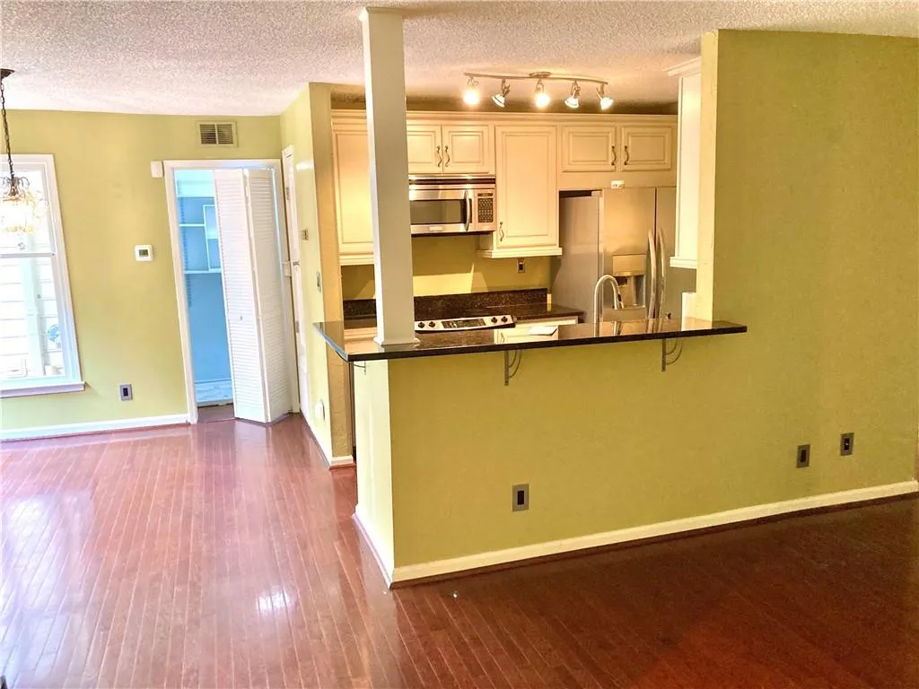 704 Garden Court, Sandy Springs, Georgia 30328, 2 Bedrooms Bedrooms, ,2 BathroomsBathrooms,Residential,Sold,704 Garden Court,7183526