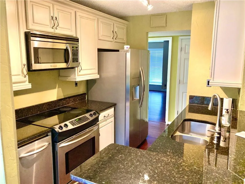 704 Garden Court, Sandy Springs, Georgia 30328, 2 Bedrooms Bedrooms, ,2 BathroomsBathrooms,Residential,Sold,704 Garden Court,7183526