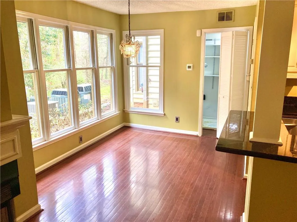 704 Garden Court, Sandy Springs, Georgia 30328, 2 Bedrooms Bedrooms, ,2 BathroomsBathrooms,Residential,Sold,704 Garden Court,7183526