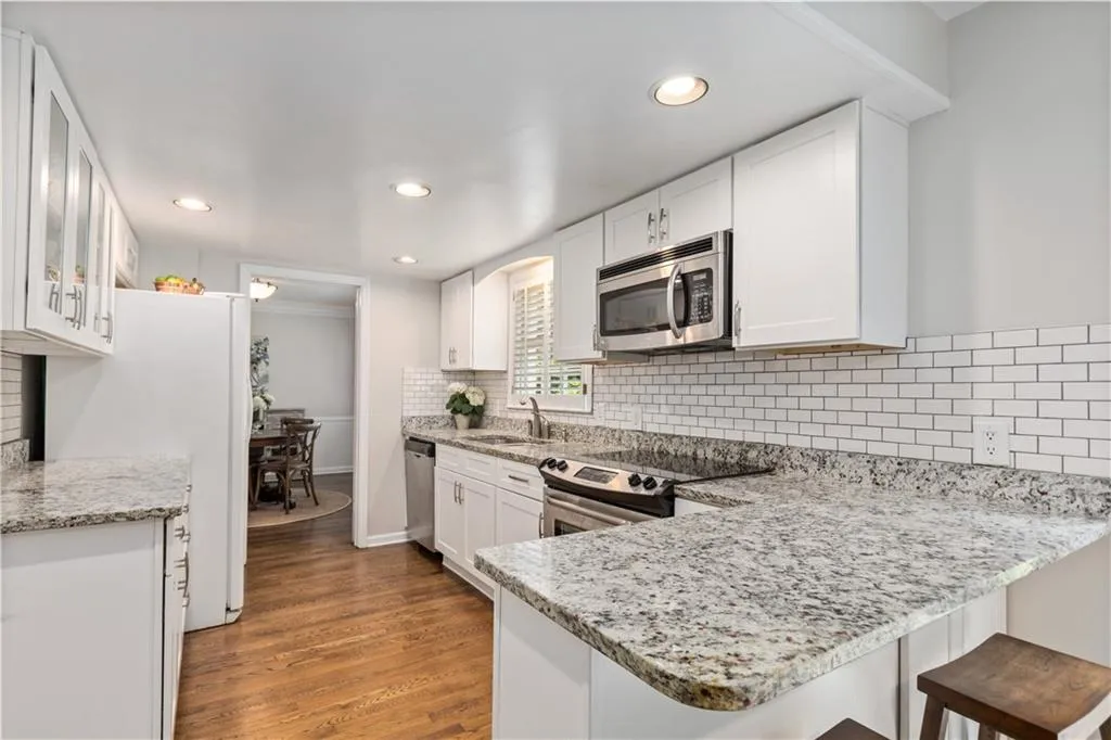 305 Forest Valley Court, Atlanta, Georgia 30342, 4 Bedrooms Bedrooms, ,2 BathroomsBathrooms,Residential,Sold,305 Forest Valley Court,6737440