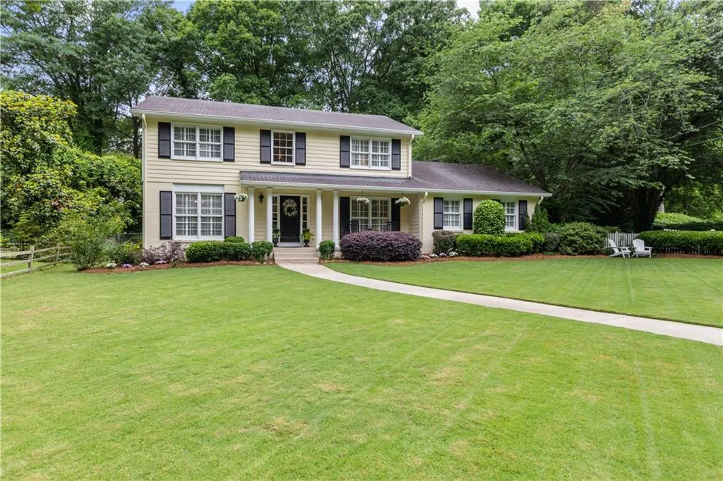 305 Forest Valley Court, Atlanta, Georgia 30342, 4 Bedrooms Bedrooms, ,2 BathroomsBathrooms,Residential,Sold,305 Forest Valley Court,6737440
