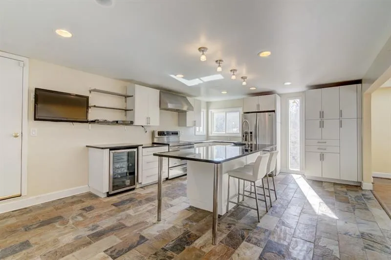 350 River Knoll Drive Nw, Atlanta, Georgia 30328, 4 Bedrooms Bedrooms, ,4 BathroomsBathrooms,Residential,Sold,350 River Knoll Drive Nw,6585604