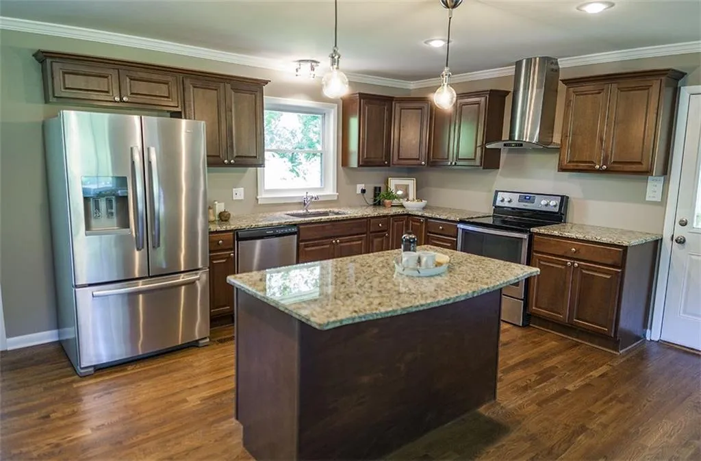 2337 Elmwood Drive, Atlanta, Georgia 30339, 3 Bedrooms Bedrooms, ,2 BathroomsBathrooms,Residential,Sold,2337 Elmwood Drive,6007660