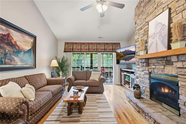 92 Gleneagle Court Unit 302b, Clayton, Georgia 30525