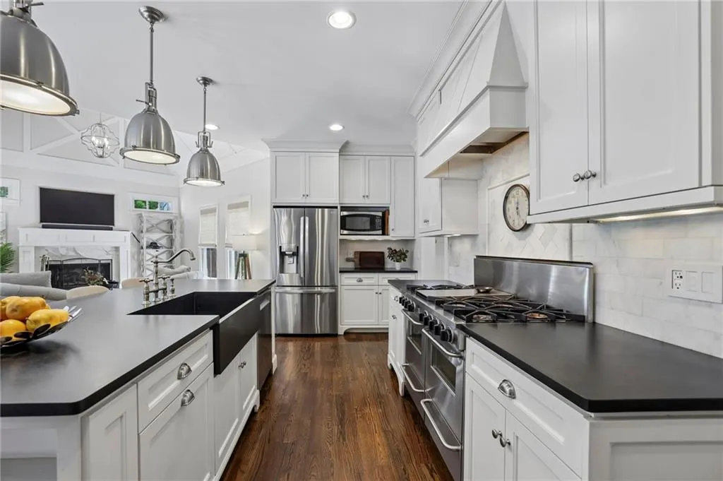 630 Timm Valley Road Ne, Atlanta, Georgia 30305, 6 Bedrooms Bedrooms, 0 ,5 BathroomsBathrooms,Residential,For Sale,630 Timm Valley Road Ne,7837998