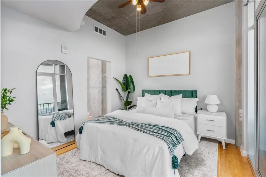 250 Pharr Road Ne Unit 1517, Atlanta, Georgia 30305, 1 Bedroom Bedrooms, ,1 BathroomBathrooms,Residential,For Sale,250 Pharr Road Ne Unit 1517,7608757