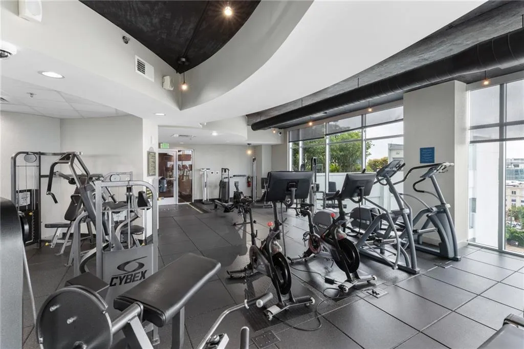 250 Pharr Road Ne Unit 1517, Atlanta, Georgia 30305, 1 Bedroom Bedrooms, ,1 BathroomBathrooms,Residential,For Sale,250 Pharr Road Ne Unit 1517,7608757