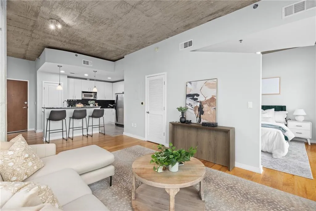 250 Pharr Road Ne Unit 1517, Atlanta, Georgia 30305, 1 Bedroom Bedrooms, ,1 BathroomBathrooms,Residential,For Sale,250 Pharr Road Ne Unit 1517,7608757