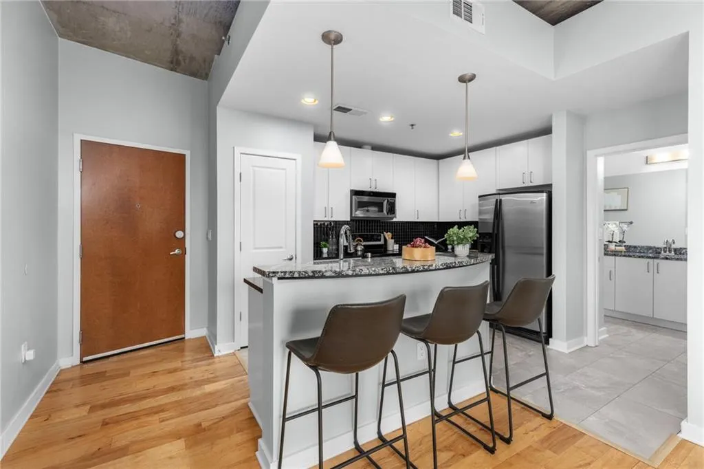 250 Pharr Road Ne Unit 1517, Atlanta, Georgia 30305, 1 Bedroom Bedrooms, ,1 BathroomBathrooms,Residential,For Sale,250 Pharr Road Ne Unit 1517,7608757