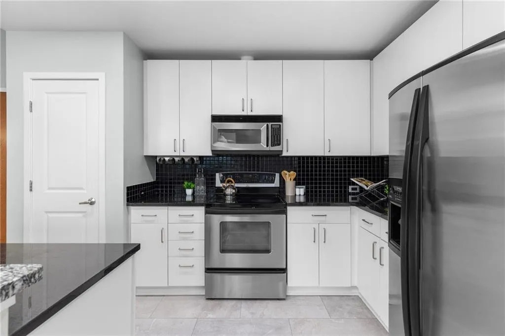 250 Pharr Road Ne Unit 1517, Atlanta, Georgia 30305, 1 Bedroom Bedrooms, ,1 BathroomBathrooms,Residential,For Sale,250 Pharr Road Ne Unit 1517,7608757