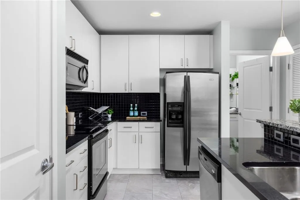 250 Pharr Road Ne Unit 1517, Atlanta, Georgia 30305, 1 Bedroom Bedrooms, ,1 BathroomBathrooms,Residential,For Sale,250 Pharr Road Ne Unit 1517,7608757