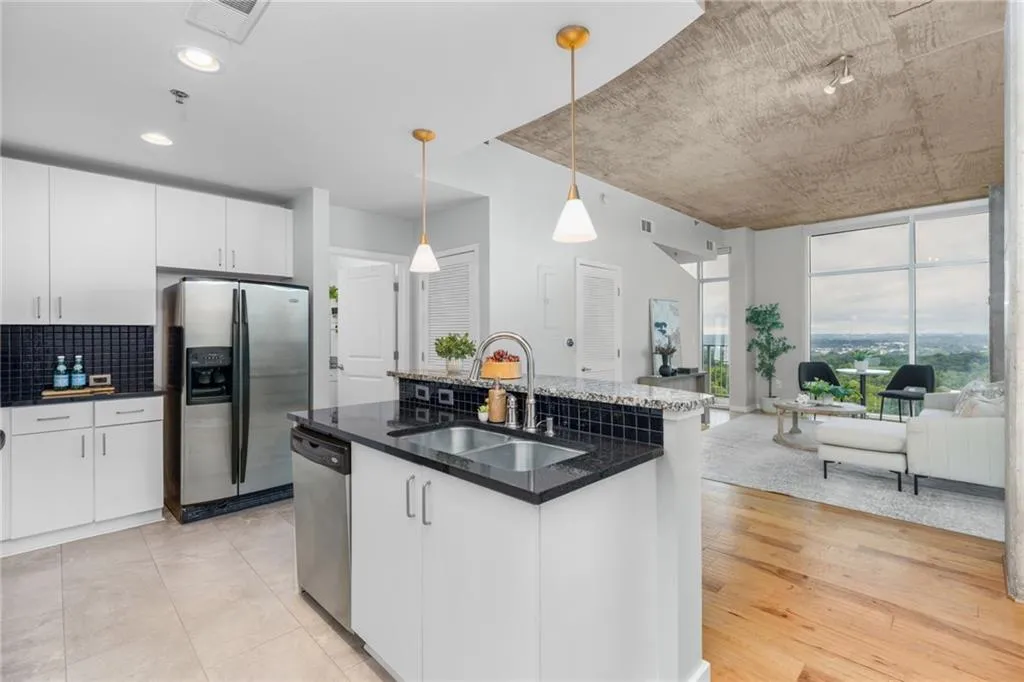 250 Pharr Road Ne Unit 1517, Atlanta, Georgia 30305, 1 Bedroom Bedrooms, ,1 BathroomBathrooms,Residential,For Sale,250 Pharr Road Ne Unit 1517,7608757