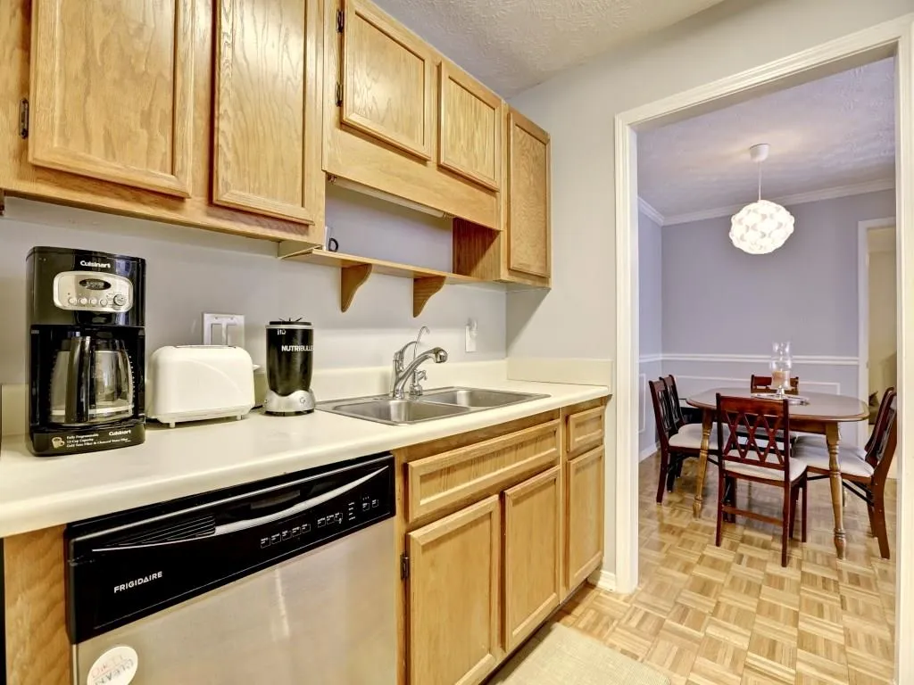 304 Gettysburg Place Unit 304, Sandy Springs, Georgia 30350, 2 Bedrooms Bedrooms, ,2 BathroomsBathrooms,Residential,Sold,304 Gettysburg Place Unit 304,5702961