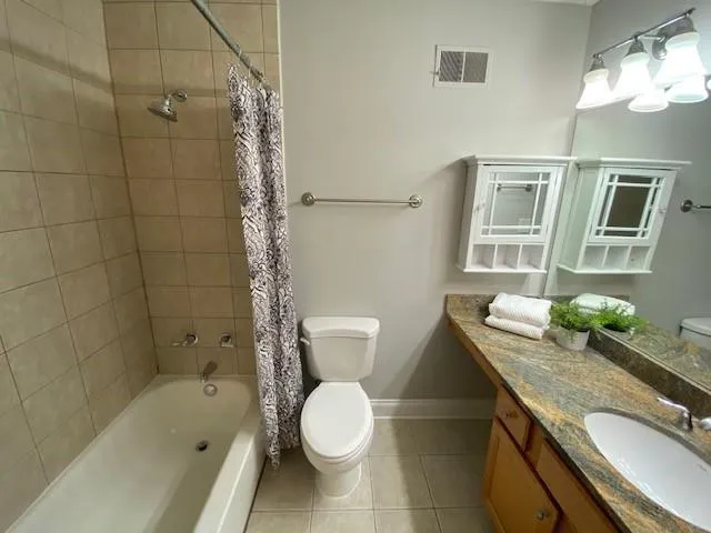 235 Peachtree Hollow Court Unit 235, Sandy Springs, Georgia 30328, 2 Bedrooms Bedrooms, ,2 BathroomsBathrooms,Residential,Sold,235 Peachtree Hollow Court Unit 235,6747983