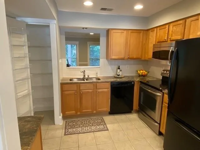 235 Peachtree Hollow Court Unit 235, Sandy Springs, Georgia 30328, 2 Bedrooms Bedrooms, ,2 BathroomsBathrooms,Residential,Sold,235 Peachtree Hollow Court Unit 235,6747983