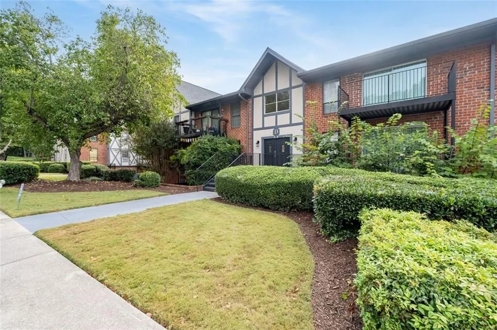 6851 Roswell Road Unit D28, Atlanta, Georgia 30328, 2 Bedrooms Bedrooms, ,2 BathroomsBathrooms,Residential,For Sale,6851 Roswell Road Unit D28,7743766