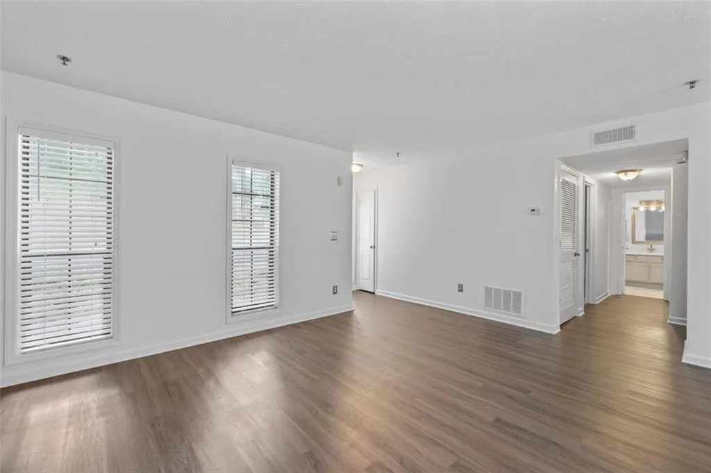 4531 Vinings Central Trace Se Unit 83, Atlanta, Georgia 30339, 2 Bedrooms Bedrooms, ,2 BathroomsBathrooms,Residential,For Sale,4531 Vinings Central Trace Se Unit 83,7631941