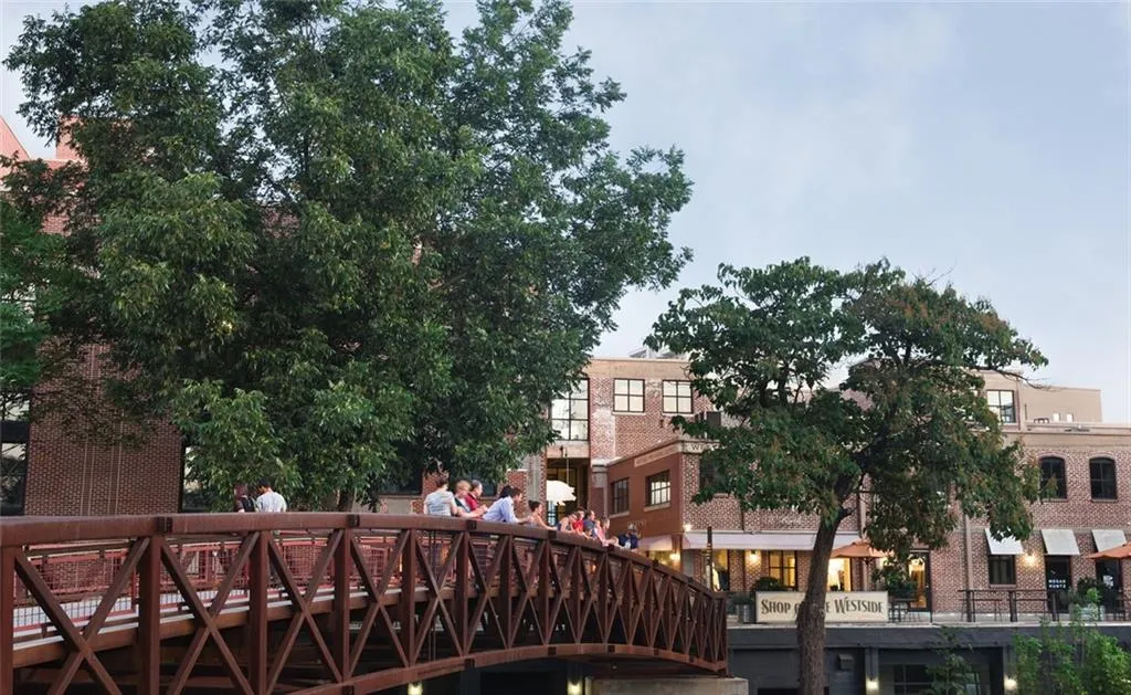 Less than 15 min away from the Upper Westside District