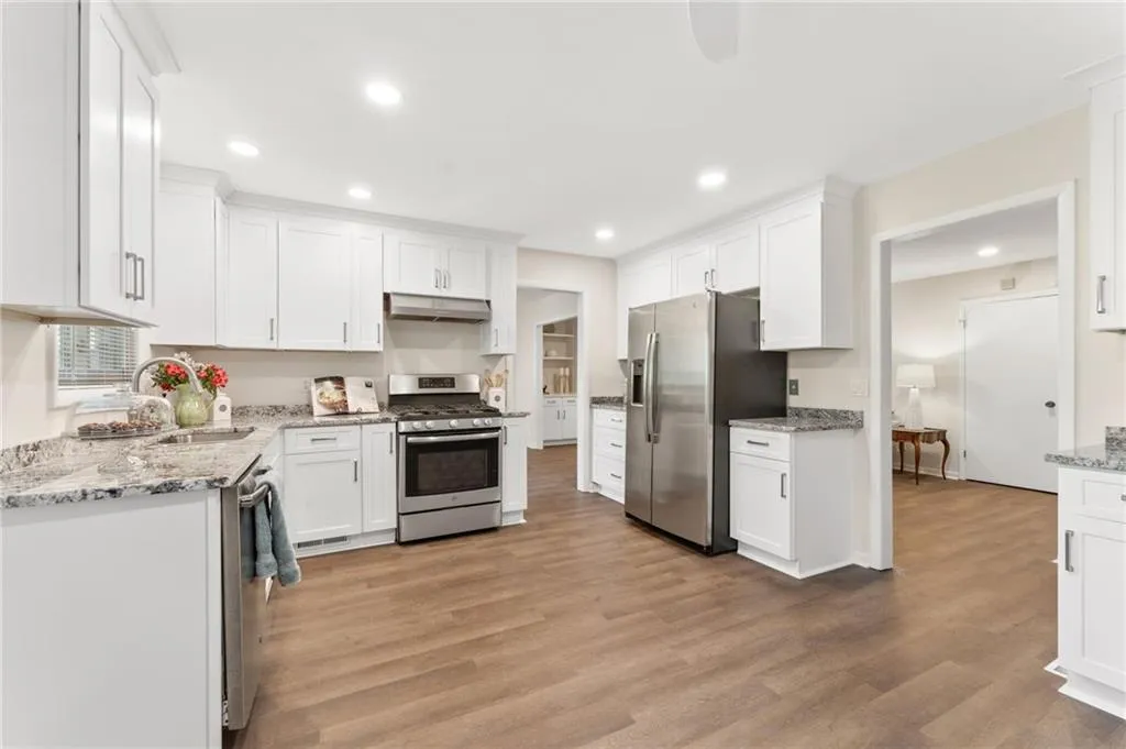 49 Basswood Circle, Atlanta, Georgia 30328, 4 Bedrooms Bedrooms, ,3 BathroomsBathrooms,Residential,For Sale,49 Basswood Circle,7705874