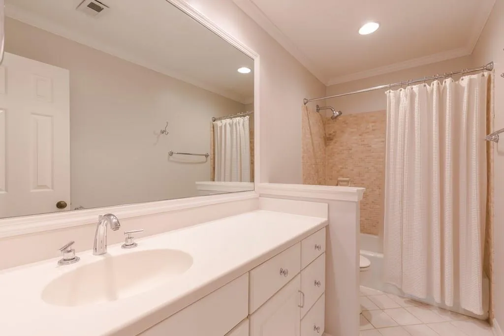 5241 Glenridge Drive, Atlanta, Georgia 30342, 3 Bedrooms Bedrooms, ,2 BathroomsBathrooms,Residential,Sold,5241 Glenridge Drive,6056216