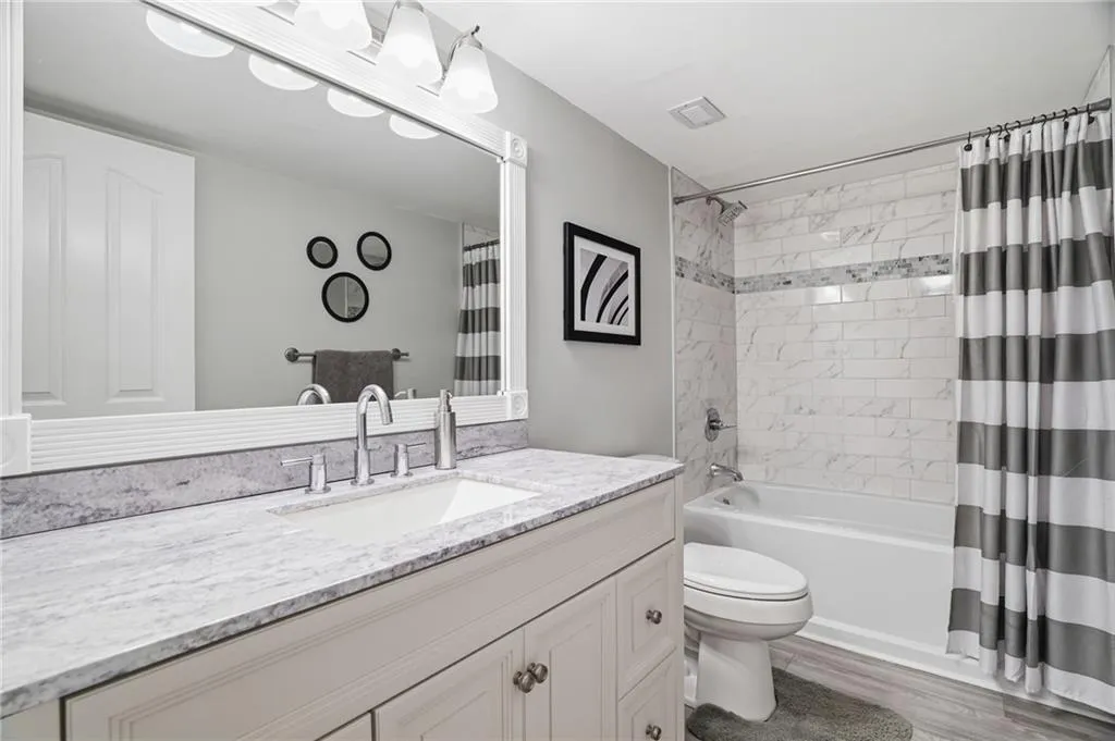 2870 Pharr Court South Nw Unit 207, Atlanta, Georgia 30305, 1 Bedroom Bedrooms, 0 ,1 BathroomBathrooms,Residential,For Sale,2870 Pharr Court South Nw Unit 207,7762316