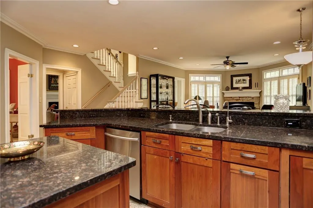 195 Ledgemont Court, Sandy Springs, Georgia 30342, 4 Bedrooms Bedrooms, ,4 BathroomsBathrooms,Residential,Sold,195 Ledgemont Court,5834641