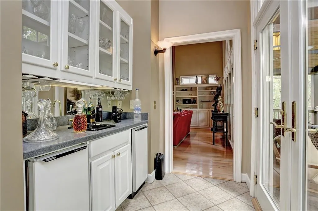 195 Ledgemont Court, Sandy Springs, Georgia 30342, 4 Bedrooms Bedrooms, ,4 BathroomsBathrooms,Residential,Sold,195 Ledgemont Court,5834641