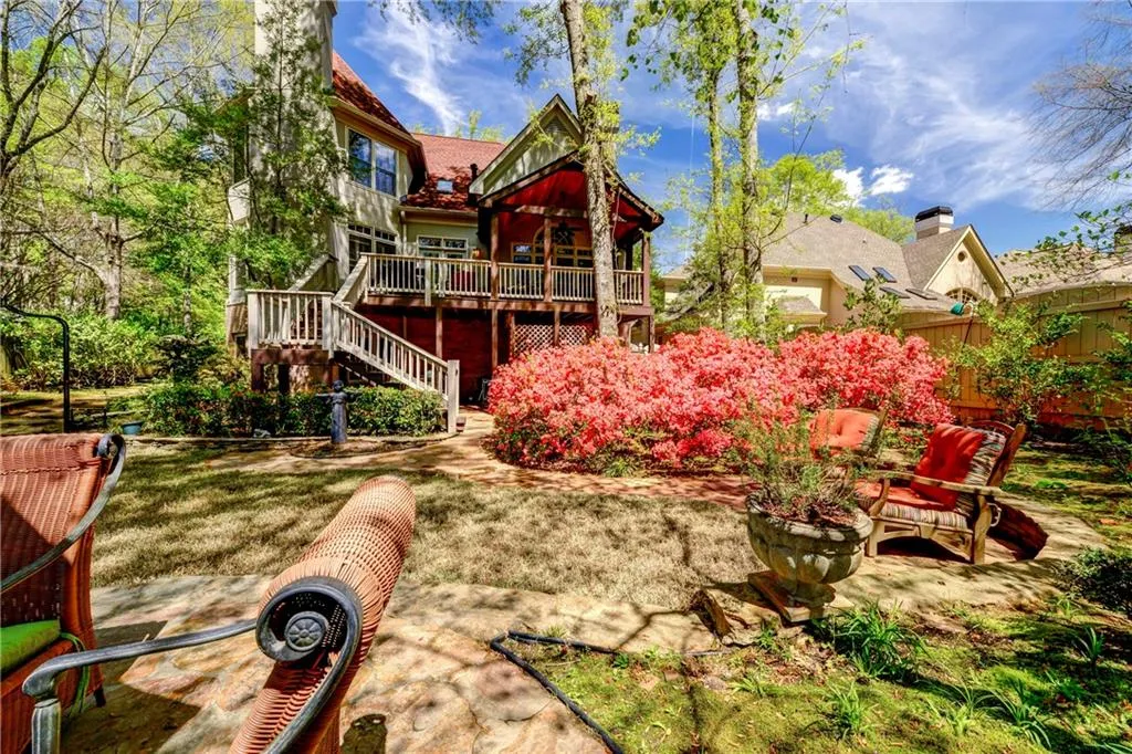 195 Ledgemont Court, Sandy Springs, Georgia 30342, 4 Bedrooms Bedrooms, ,4 BathroomsBathrooms,Residential,Sold,195 Ledgemont Court,5834641