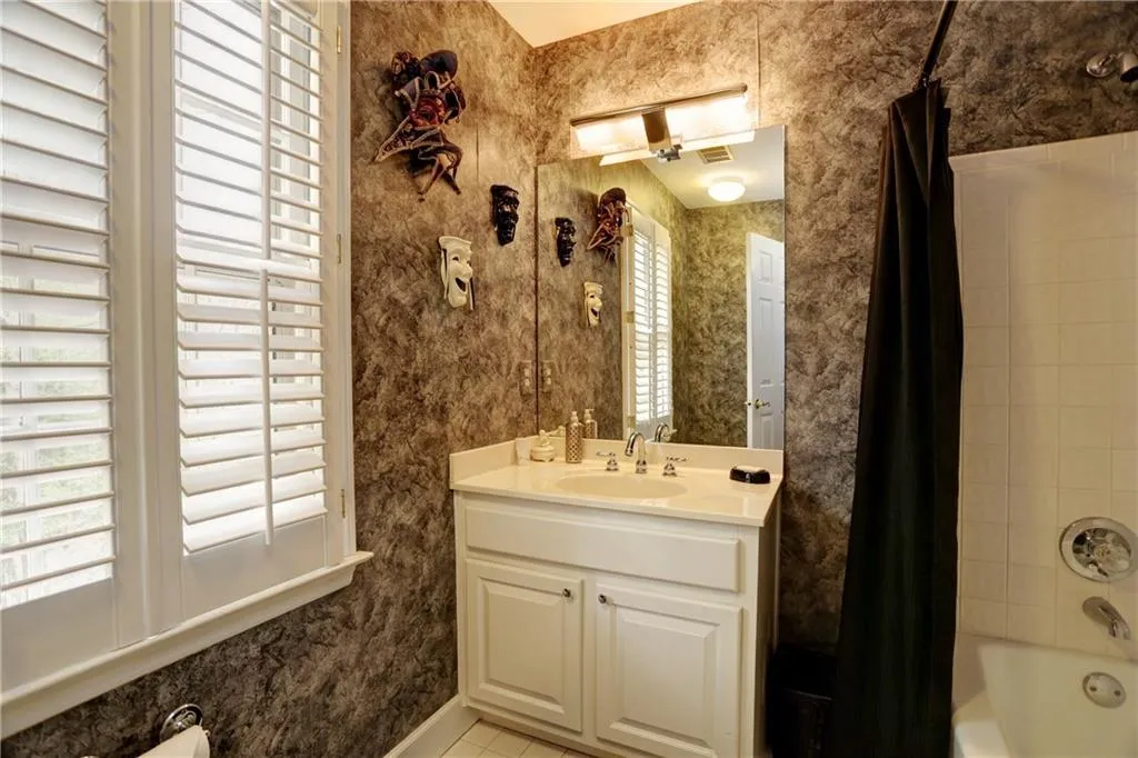 195 Ledgemont Court, Sandy Springs, Georgia 30342, 4 Bedrooms Bedrooms, ,4 BathroomsBathrooms,Residential,Sold,195 Ledgemont Court,5834641