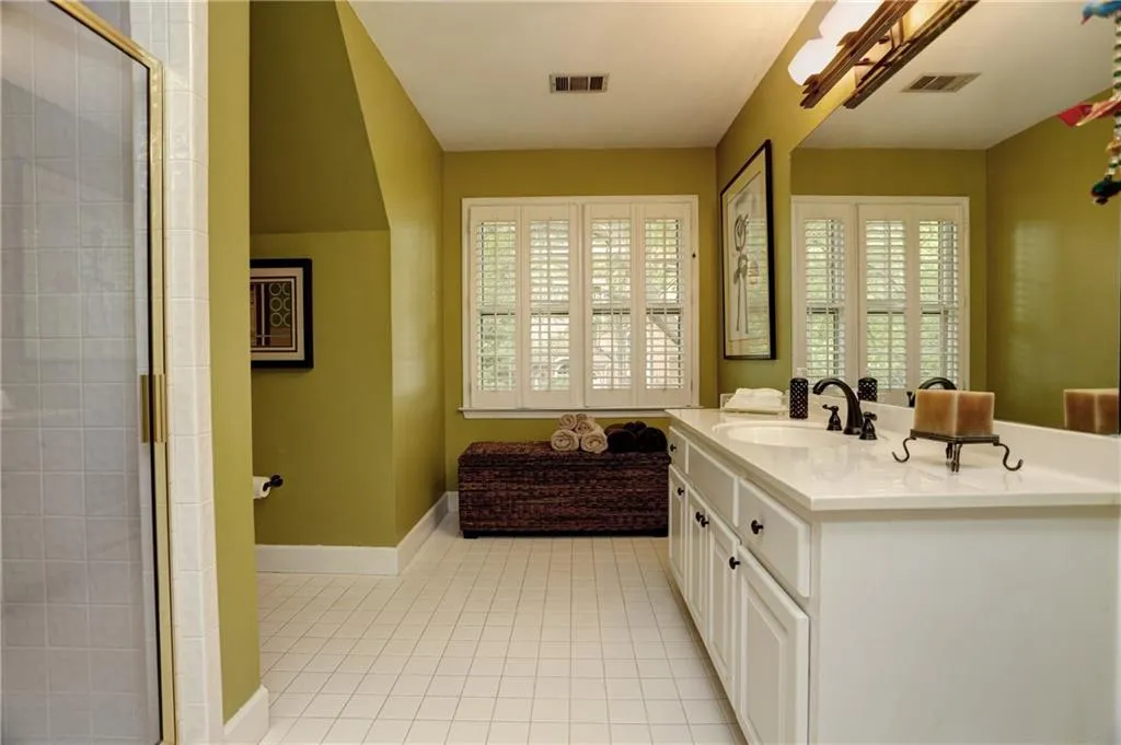 195 Ledgemont Court, Sandy Springs, Georgia 30342, 4 Bedrooms Bedrooms, ,4 BathroomsBathrooms,Residential,Sold,195 Ledgemont Court,5834641