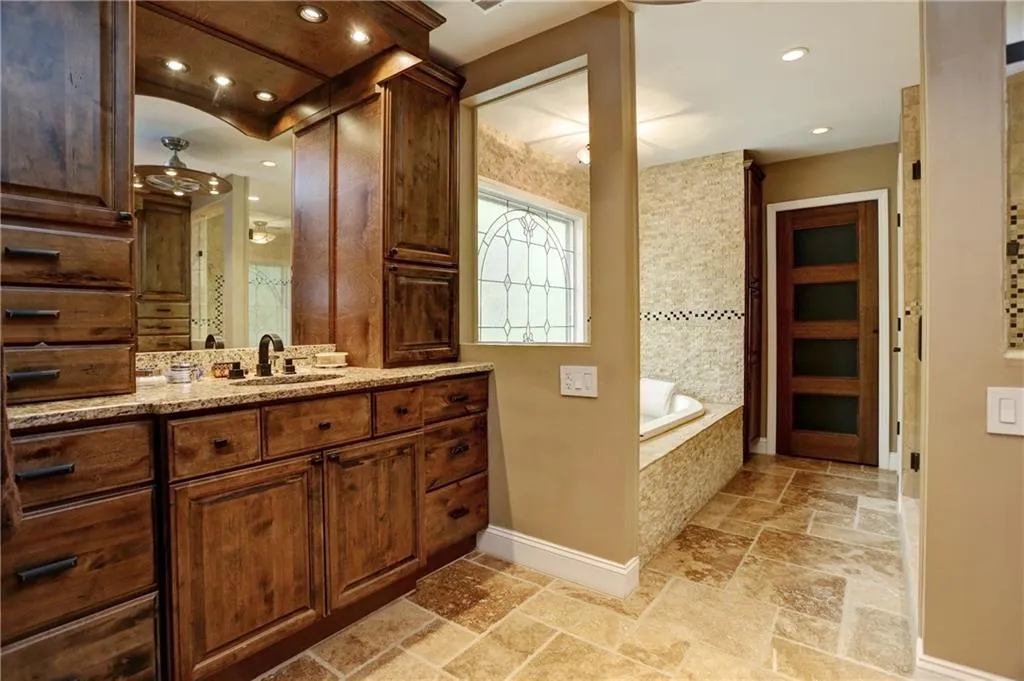 195 Ledgemont Court, Sandy Springs, Georgia 30342, 4 Bedrooms Bedrooms, ,4 BathroomsBathrooms,Residential,Sold,195 Ledgemont Court,5834641
