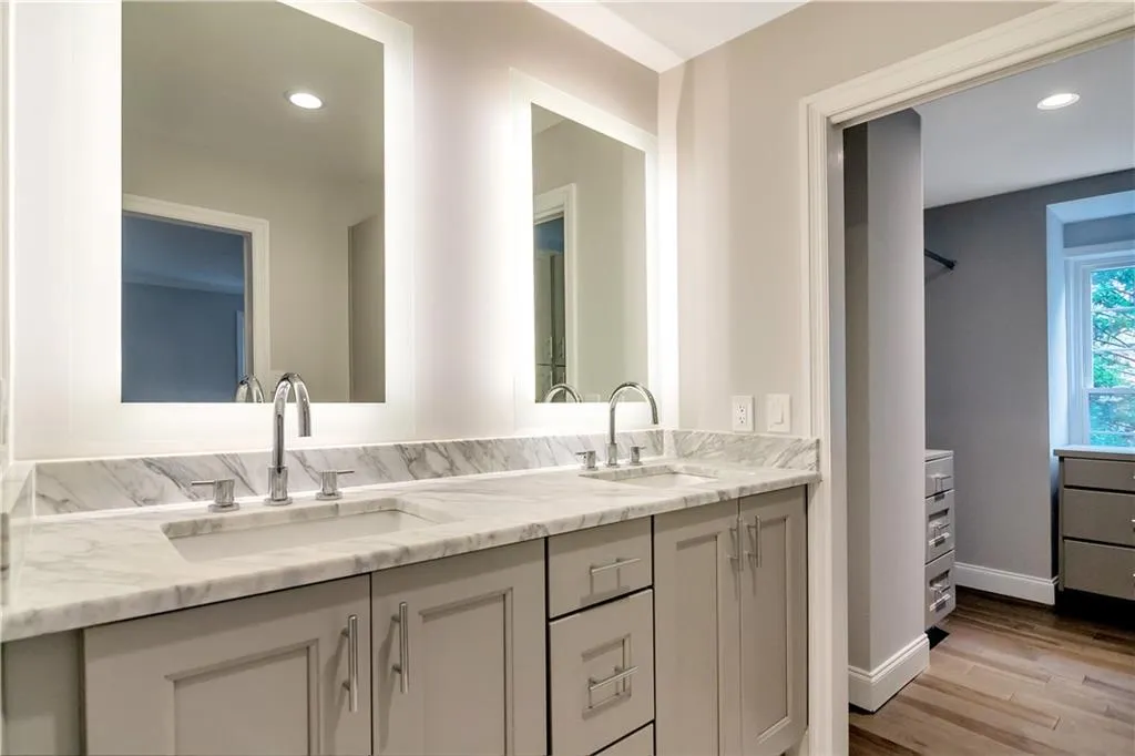 382 The Chace, Sandy Springs, Georgia 30328, 3 Bedrooms Bedrooms, ,3 BathroomsBathrooms,Residential,Sold,382 The Chace,6824449