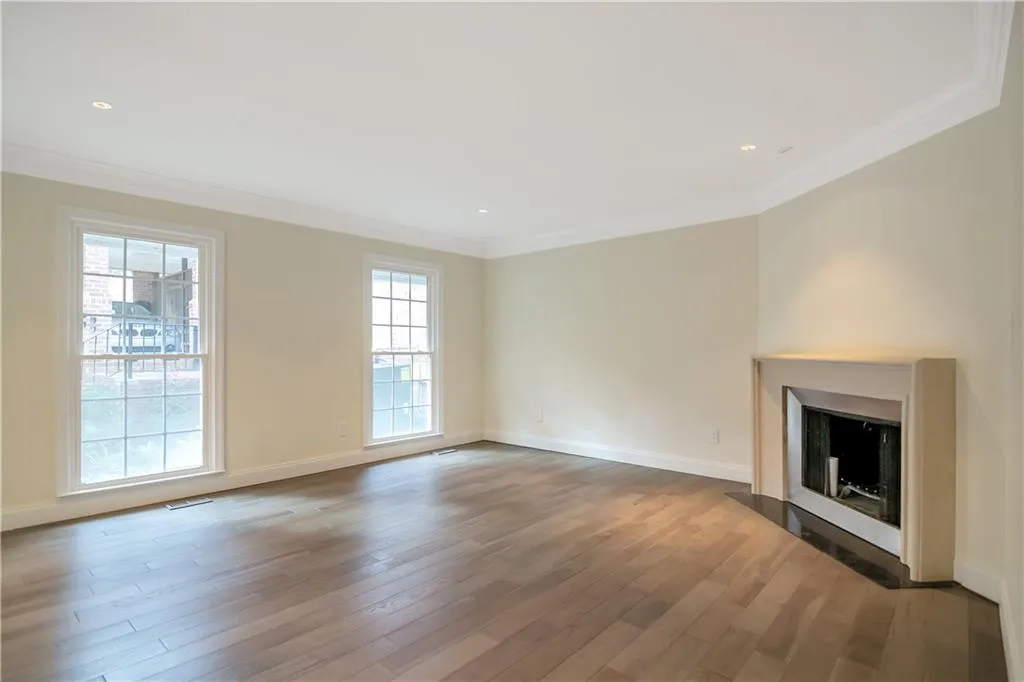 382 The Chace, Sandy Springs, Georgia 30328, 3 Bedrooms Bedrooms, ,3 BathroomsBathrooms,Residential,Sold,382 The Chace,6824449